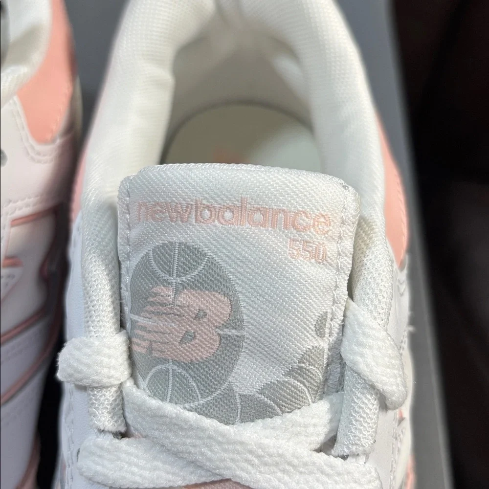 New Balance 550 Athletic Shoe - Big Kid - White / Pink Haze blanc rose 4 1/2 - Picture 5 of 13